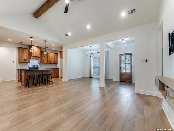 $465,000 | 1015 Timbercrest, Pleasanton, TX 78064