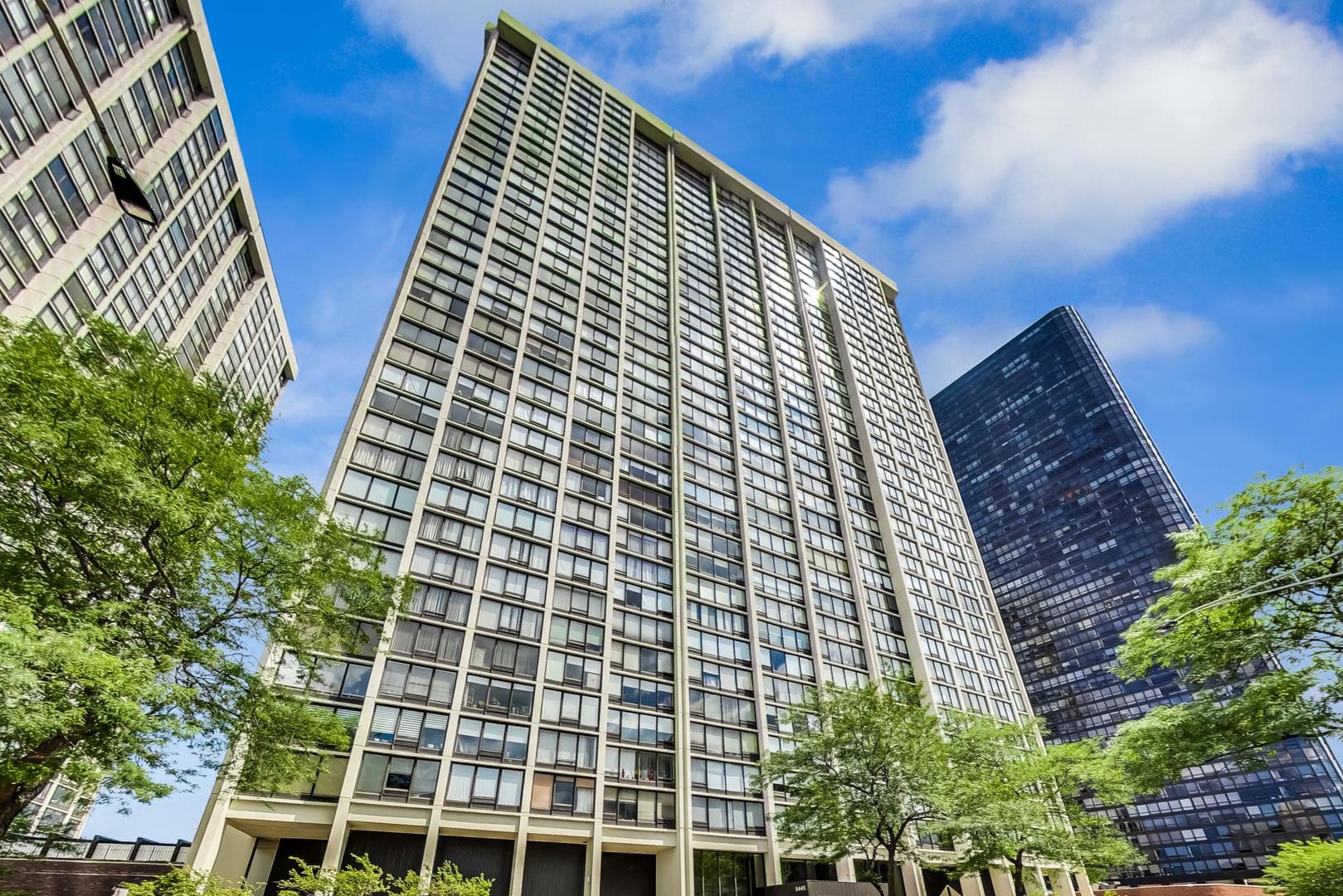 5445 North Sheridan Road, Unit 1706 Chicago, IL 60640 - Photo 1 of 26 a front view of a building