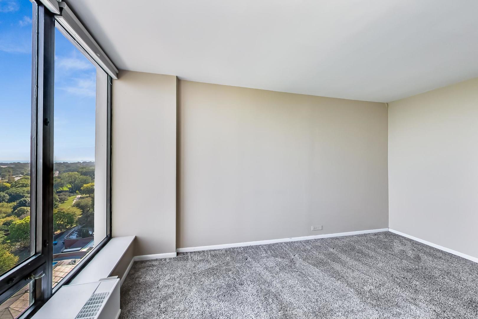 5445 North Sheridan Road, Unit 1706 Chicago, IL 60640 - Photo 12 of 26 a view of room with window