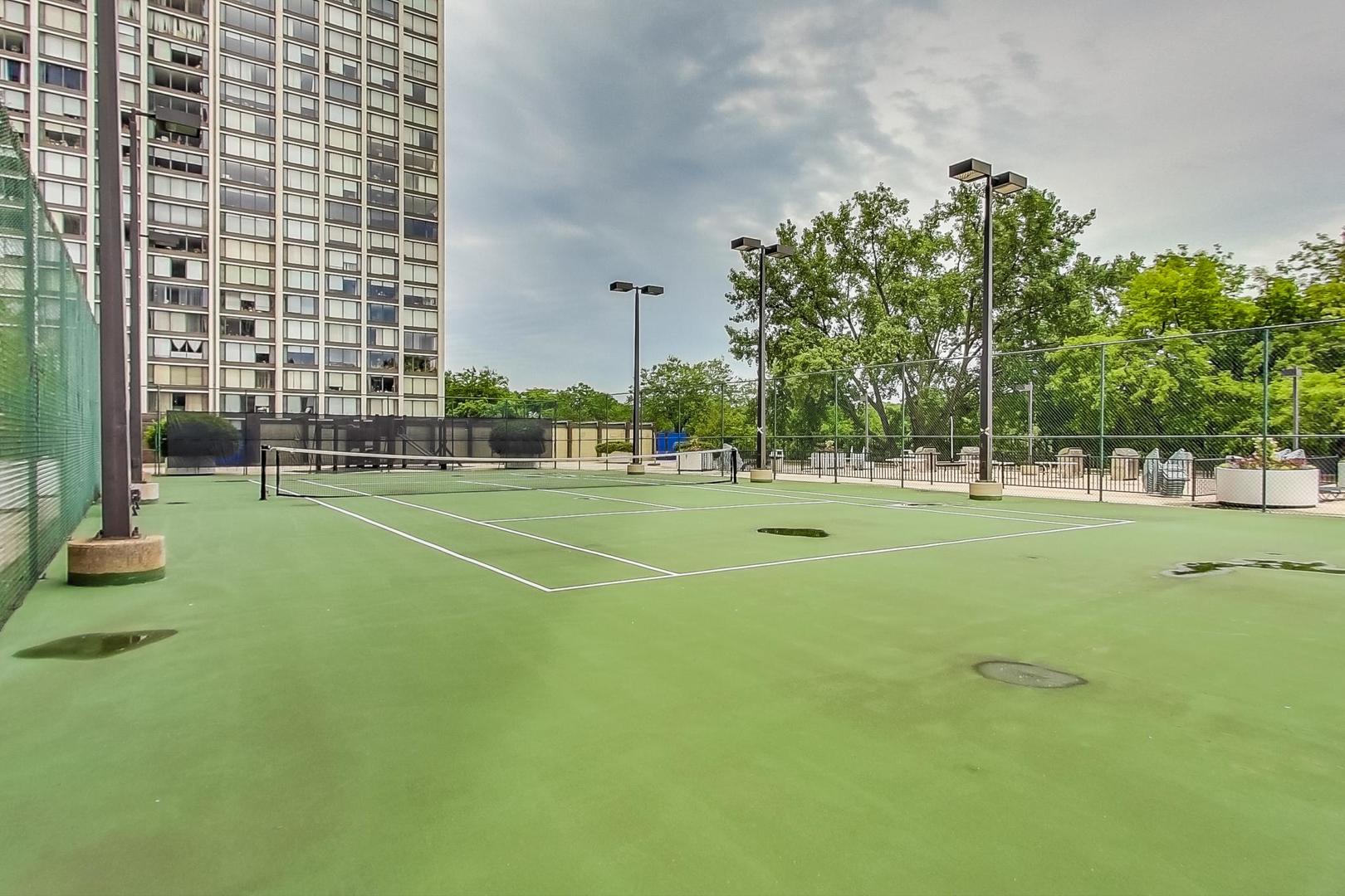 5445 North Sheridan Road, Unit 1706 Chicago, IL 60640 - Photo 25 of 26 a view of a playground with basketball court