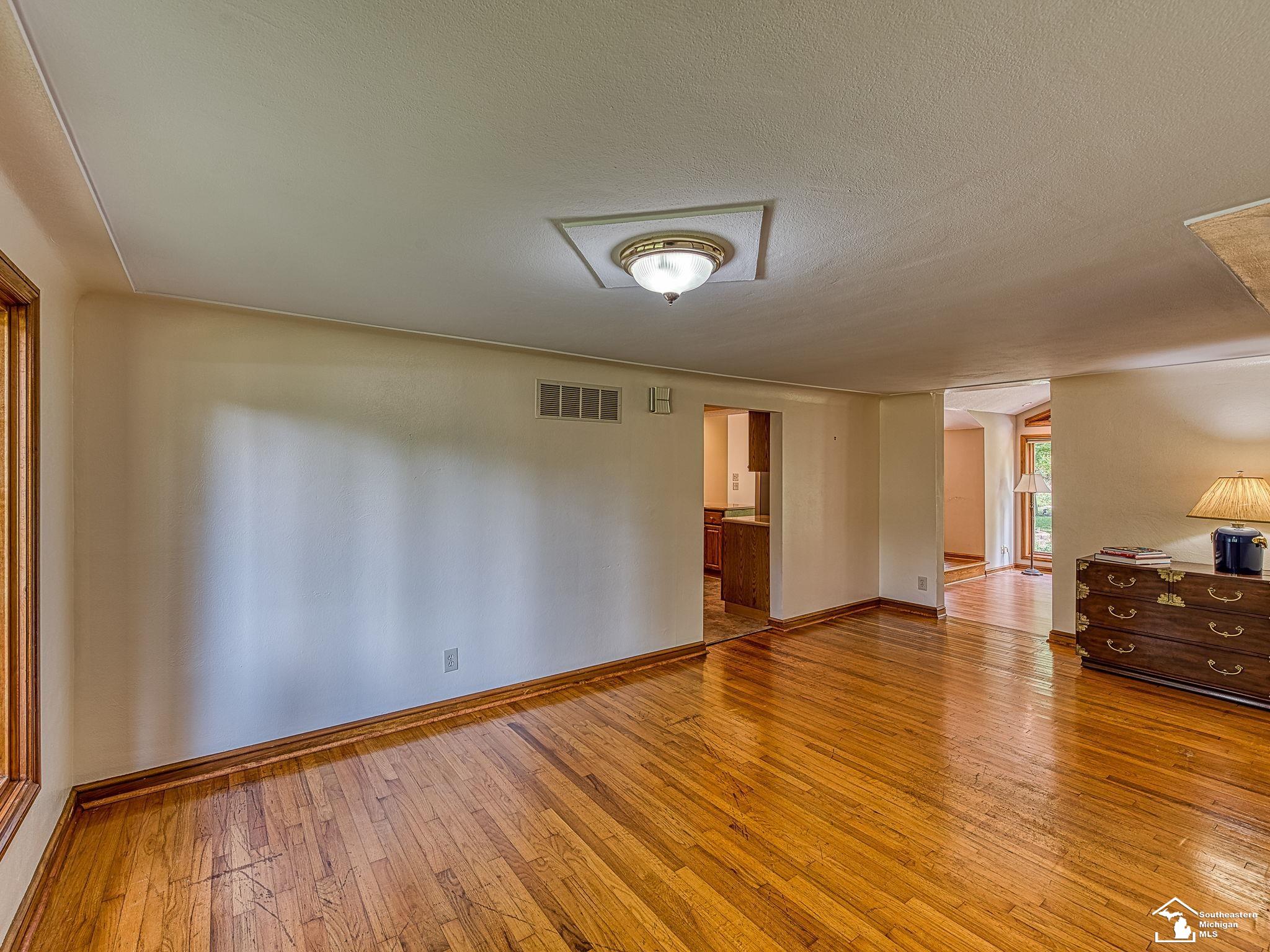 11050 Secor Road Temperance, MI 48182 - Photo 14 of 36