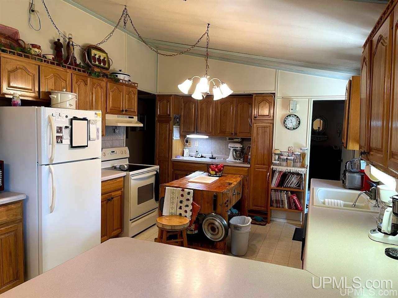 6290 F Road Bark River, MI 49807 - Photo 9 of 31