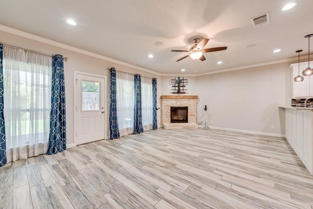 5420 Meandering Road River Oaks, TX 76114 - Photo 9 of 30