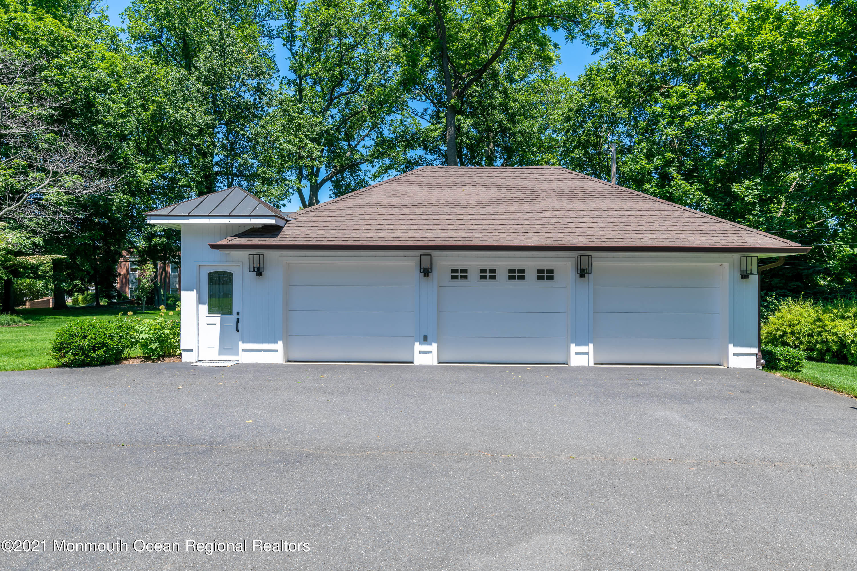 63 Ridge Road Rumson, NJ 07760 - Photo 6 of 66 EFEB0D7E-F1D7-4AD3-9A89-C037B0CA6927