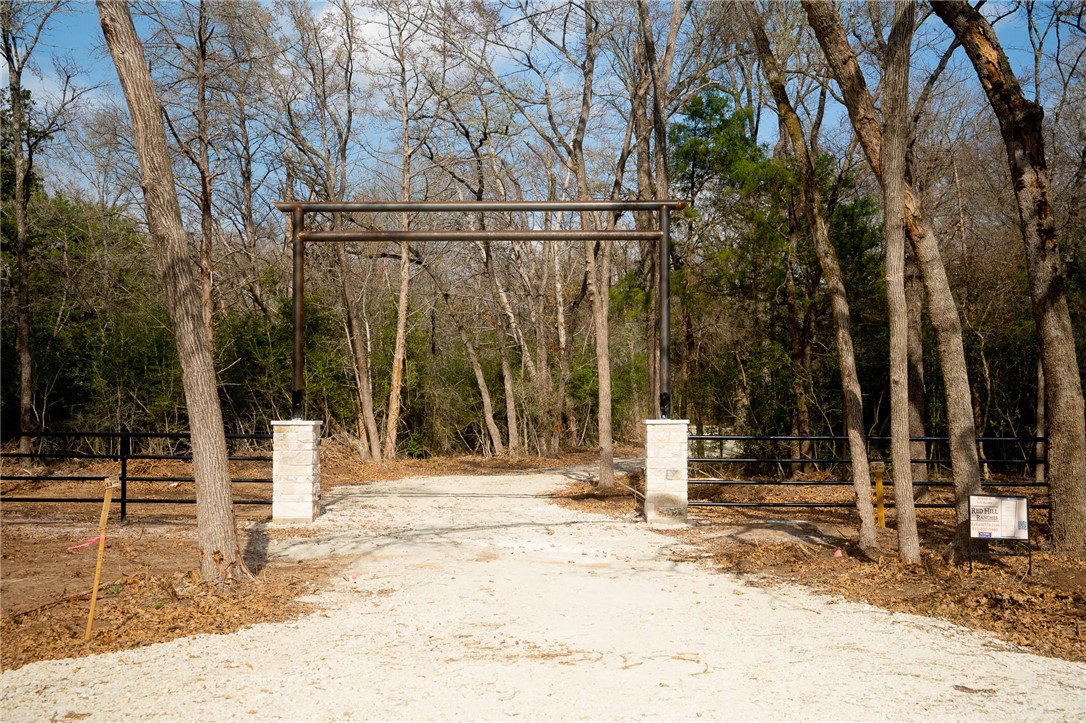 a view of a entrance gate of the house