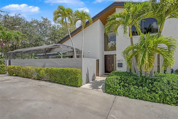 $1,049,000 | 6671 Southwest 70th Terrace, Unit 20, South Miami, FL 33143