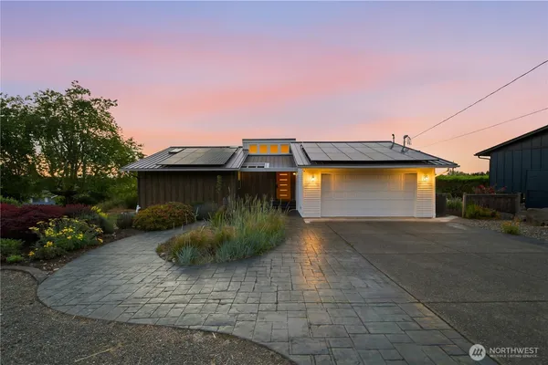 $1,100,000 | 8615 43rd Street West, University Place, WA 98466