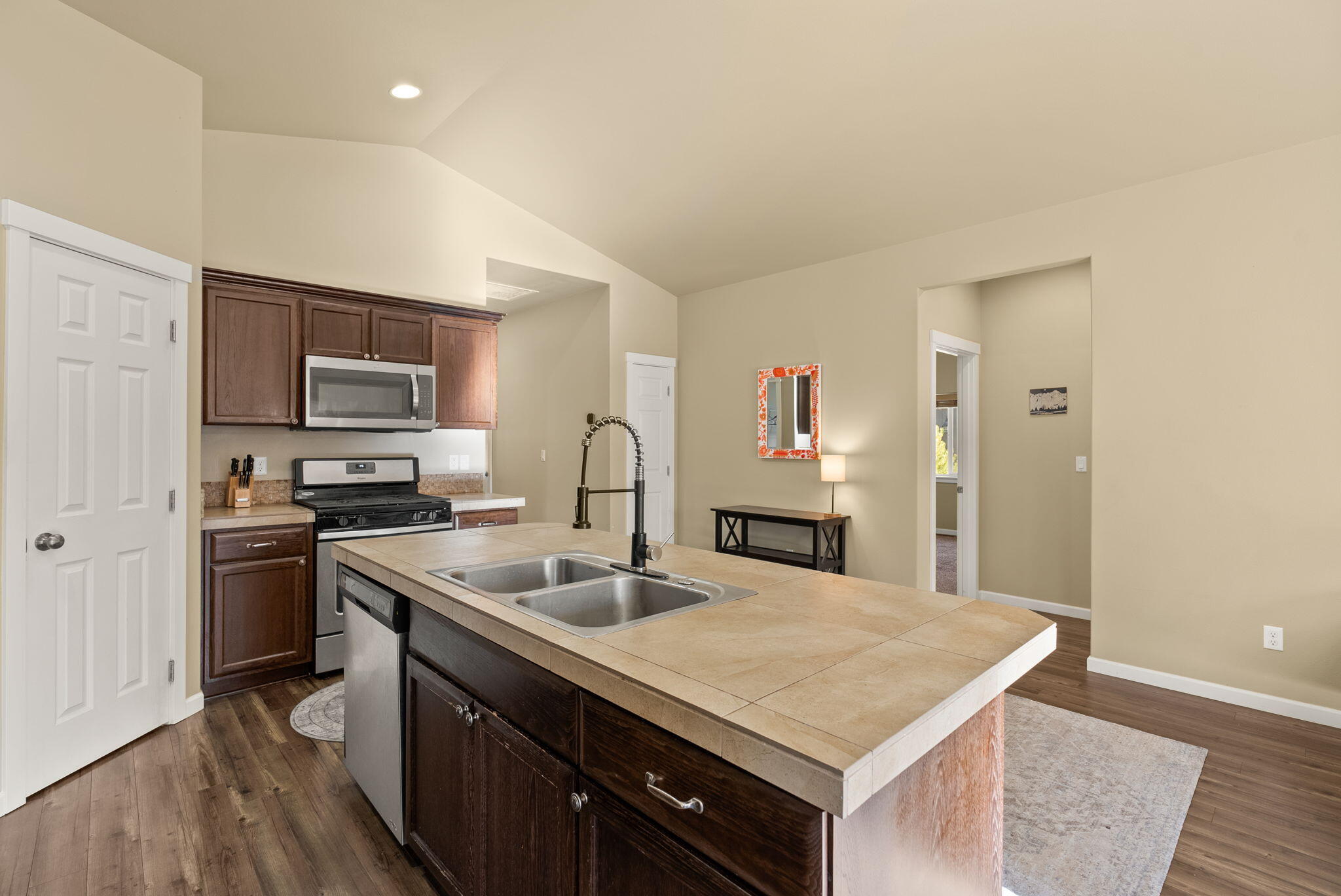 664 Southeast Reed Market Road Bend, OR 97702 - Photo 12 of 35 15-web-or-mls-Riley Visuals -15