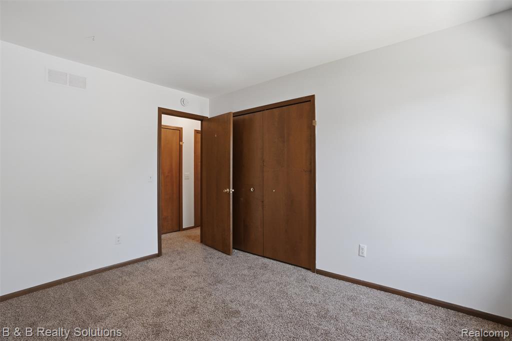 780 North Van Dyke Road, Unit APARTMENT #1 Almont, MI 48003 - Photo 22 of 28