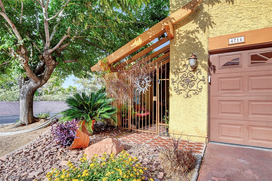 4716 Monaco Road Las Vegas, NV 89121 - Photo 5 of 48 Gallery Image 5
