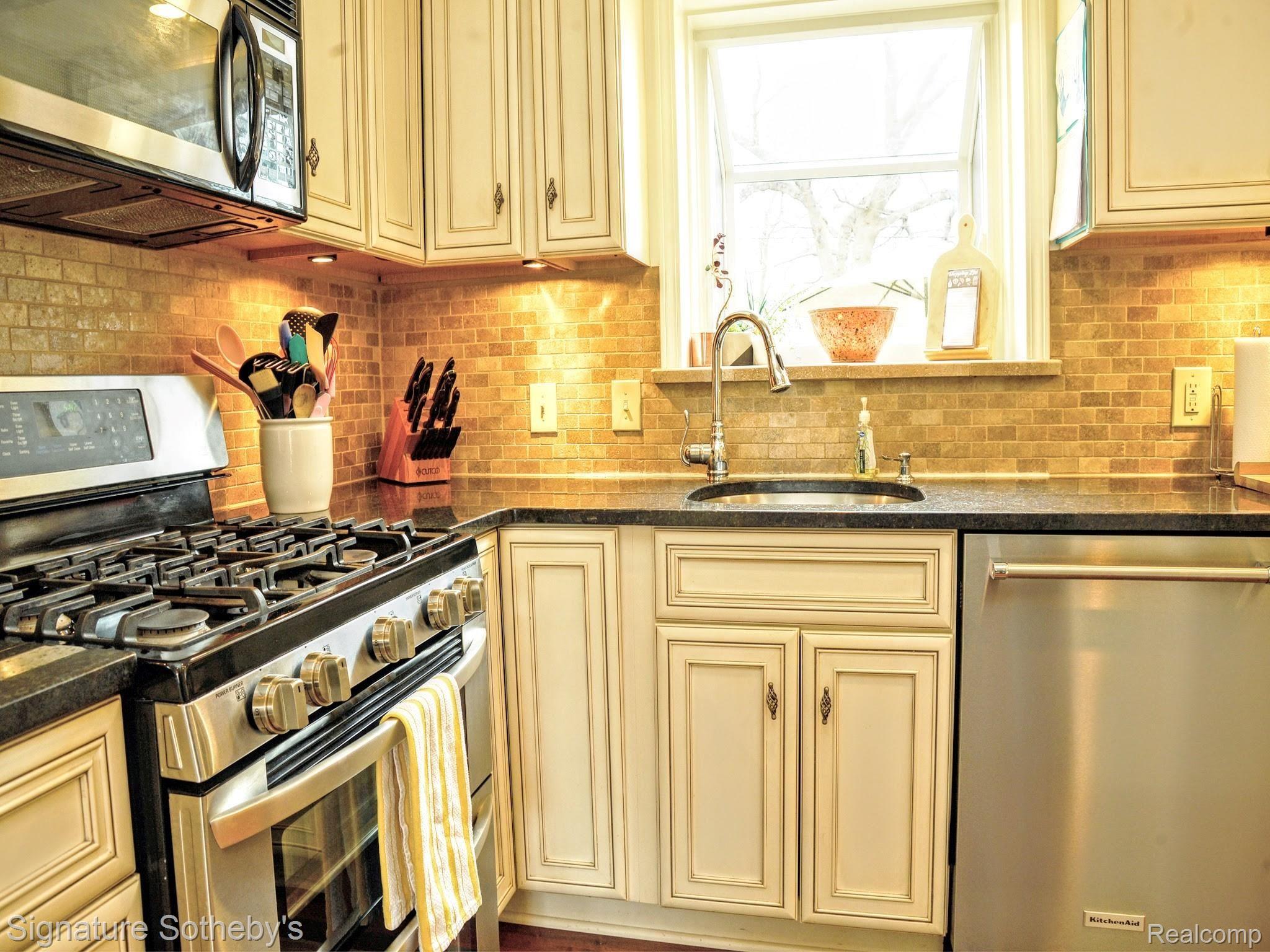 1134 Harvard Road Grosse Pointe, MI 48230 - Photo 5 of 33 Kitchen