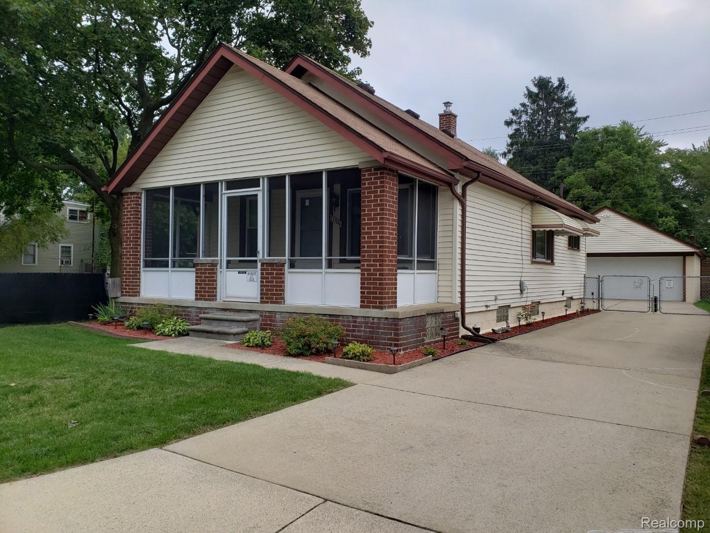 21706 Inkster Road Southfield, MI 48033 - Photo 1 of 34 01.jpg