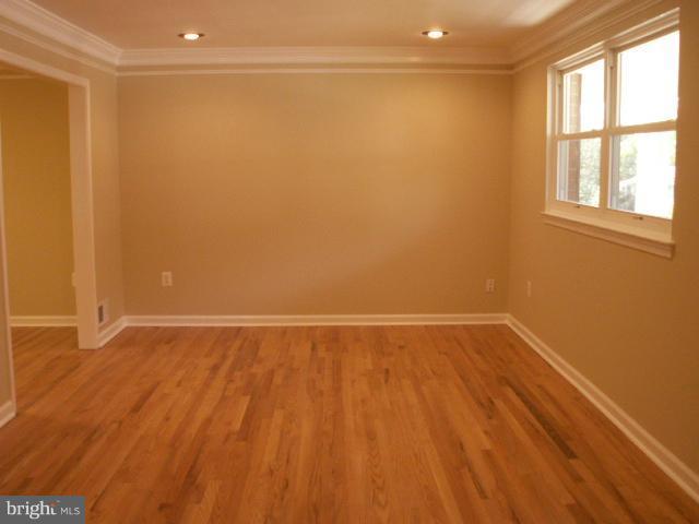 8127 Springfield Village Drive Springfield, VA 22152 - Photo 8 of 30 Living Room
