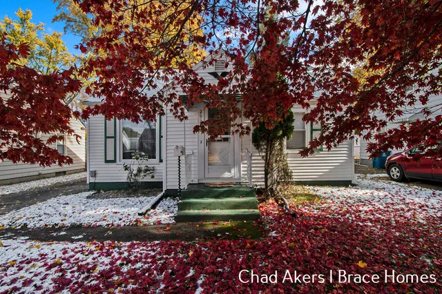 $254,900 | 2924 Union Avenue Southeast, Grand Rapids, MI 49548