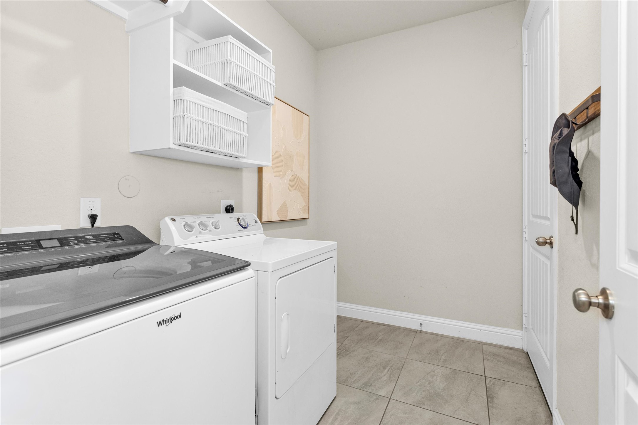 3622 Lister Drive Rosharon, TX 77583 - Photo 17 of 44 a bathroom with a sink and a mirror