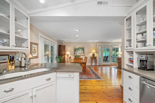 $1,085,000 | 649 Shawnee Trail, Troutville, VA 24175