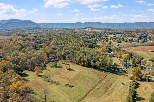 $1,085,000 | 649 Shawnee Trail, Troutville, VA 24175