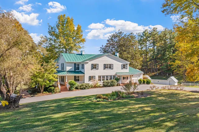 $1,085,000 | 649 Shawnee Trail, Troutville, VA 24175