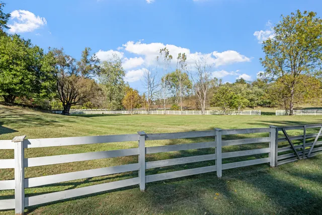 $1,085,000 | 649 Shawnee Trail, Troutville, VA 24175