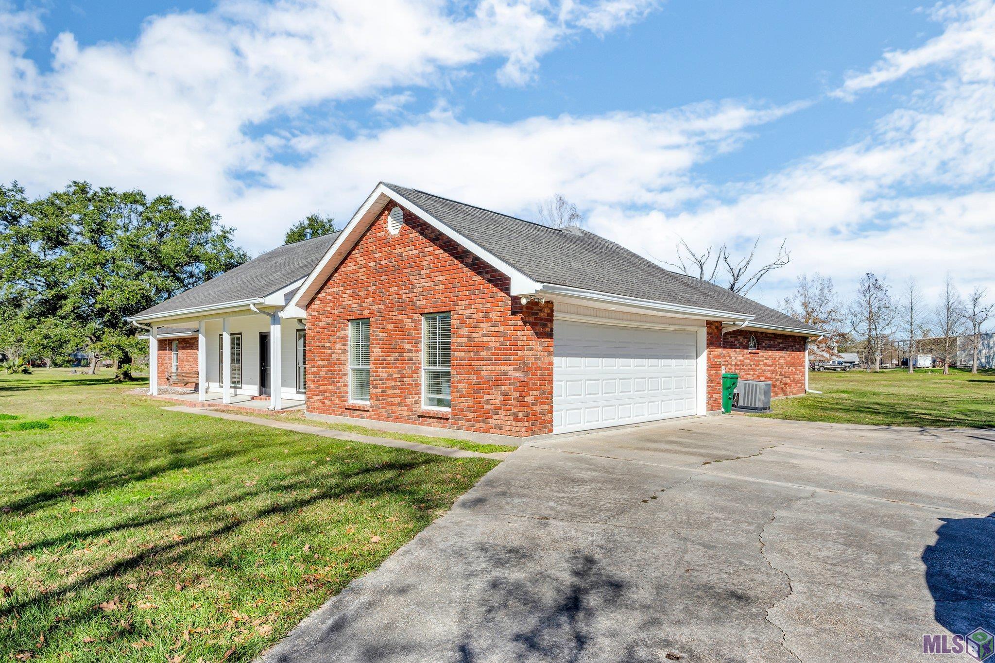 42056 Jamie Road Prairieville, LA 70769 - Photo 5 of 29 Gallery Image 5