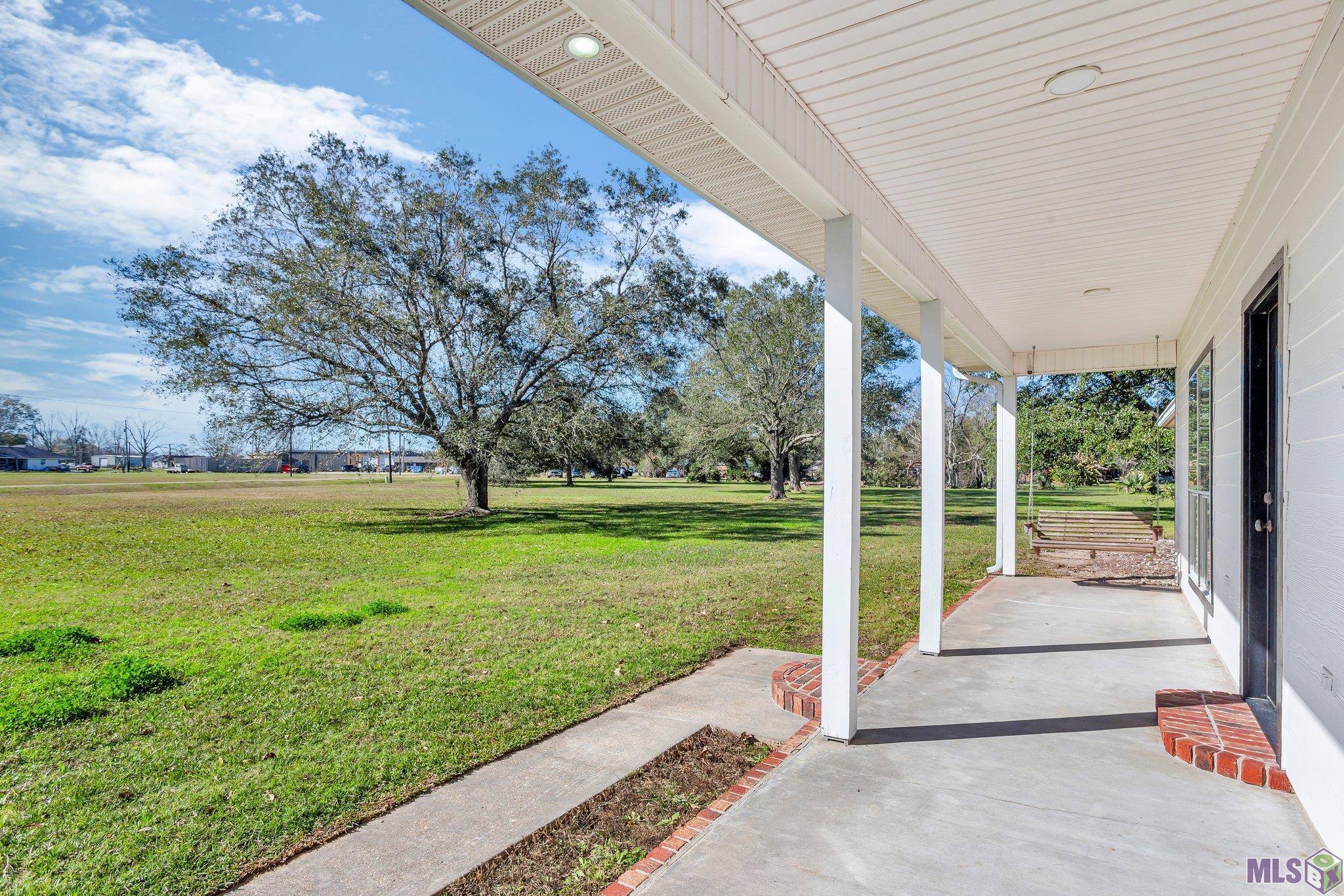 42056 Jamie Road Prairieville, LA 70769 - Photo 8 of 29 Gallery Image 8
