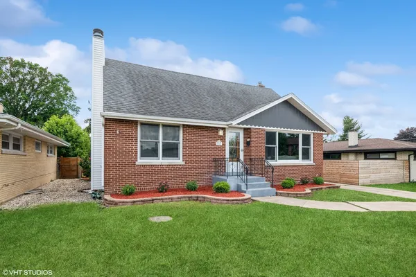 a front view of house with yard