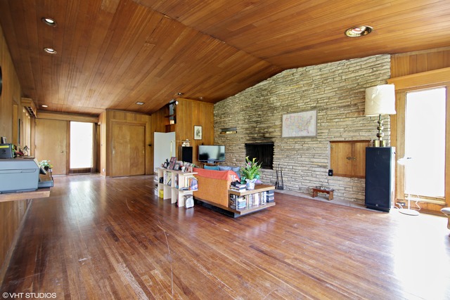 1655 Sunset Ridge Road Northbrook, IL 60062 - Photo 3 of 12 a living room with furniture and a wooden floor