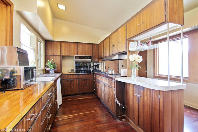 1655 Sunset Ridge Road Northbrook, IL 60062 - Photo 4 of 12 a kitchen with stainless steel appliances granite countertop a stove a sink and a refrigerator