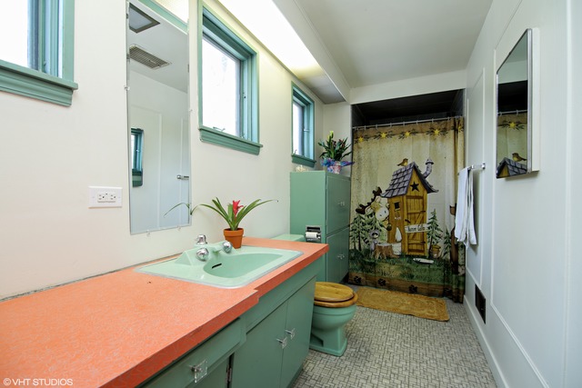1655 Sunset Ridge Road Northbrook, IL 60062 - Photo 9 of 12 a room with furniture and a shower