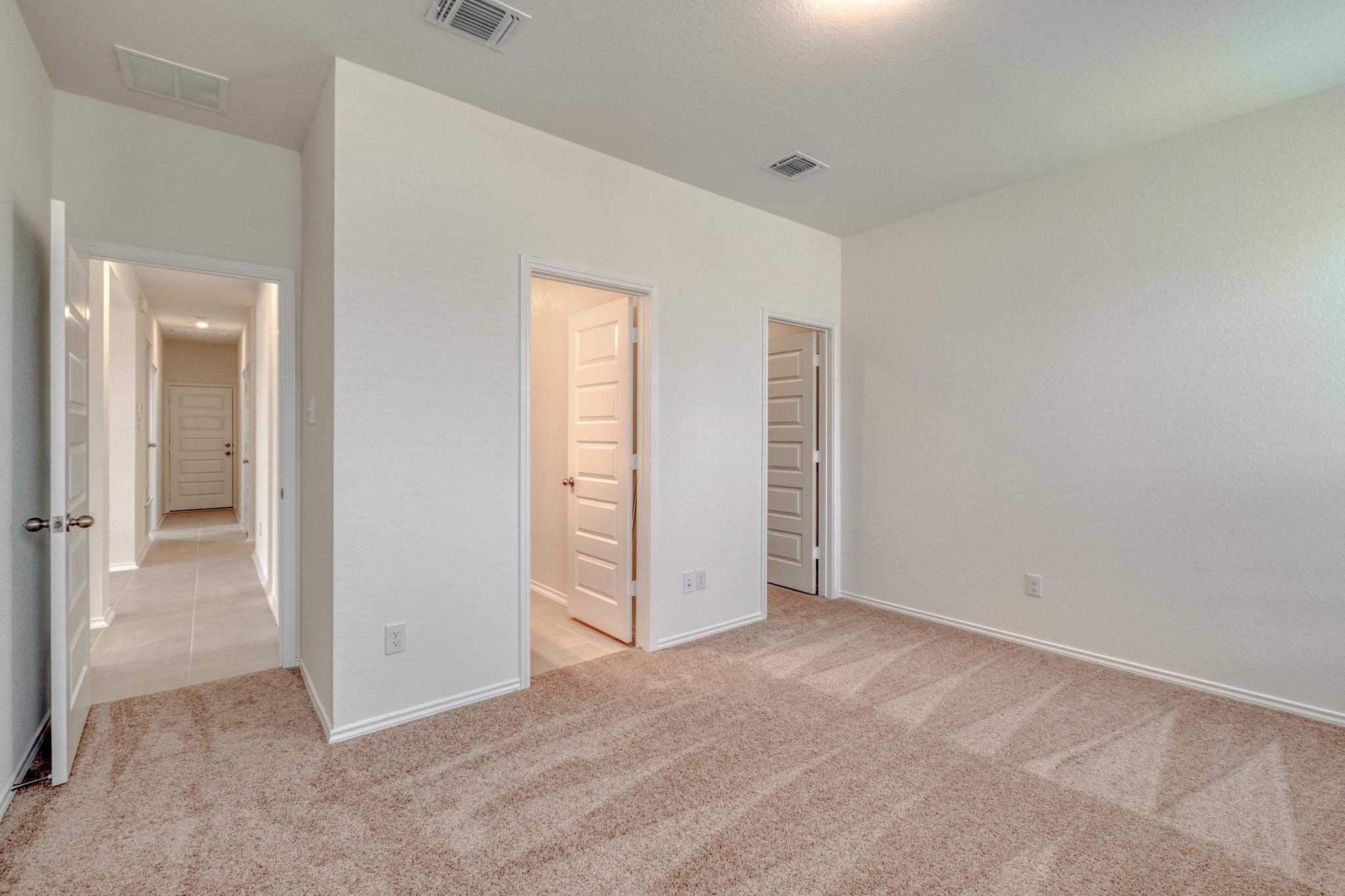 280 Feathers Street Jarrell, TX 76537 - Photo 17 of 28 an empty room with closet and windows