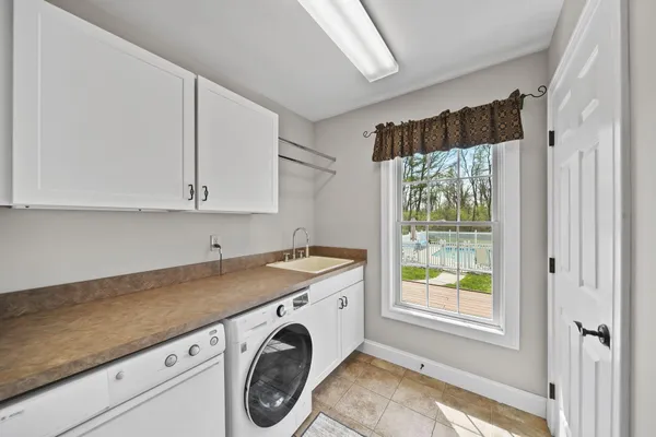 $639,999 | 5427 Vrooman Road, Jackson, MI 49201