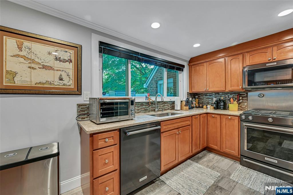 730 River Road Teaneck, NJ 07666 - Photo 13 of 39