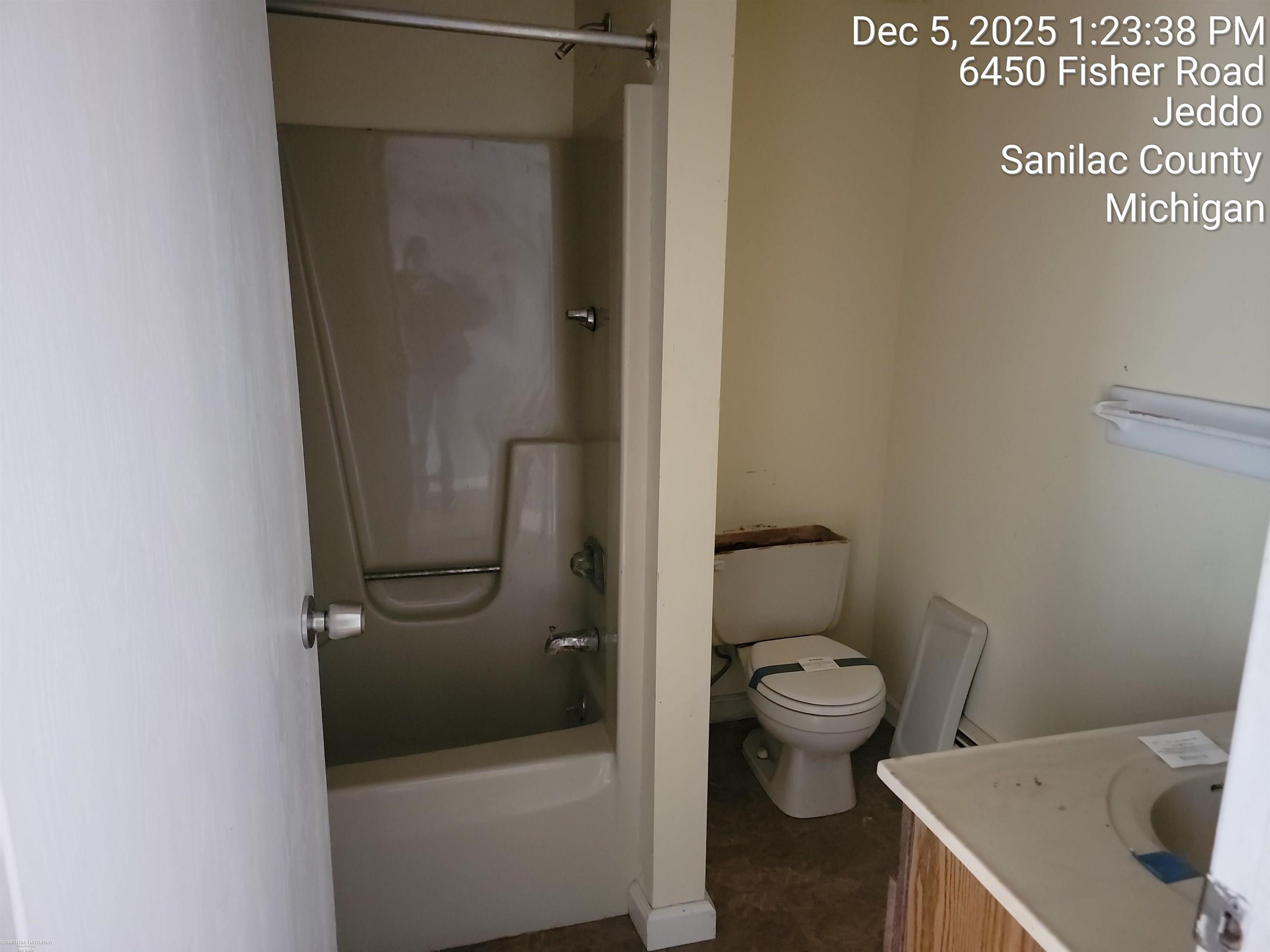 6450 Fisher Road Jeddo, MI 48032 - Photo 10 of 23