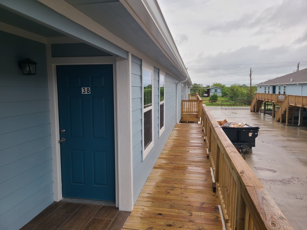 915 24th Street Dickinson, TX 77539 - Photo 2 of 10