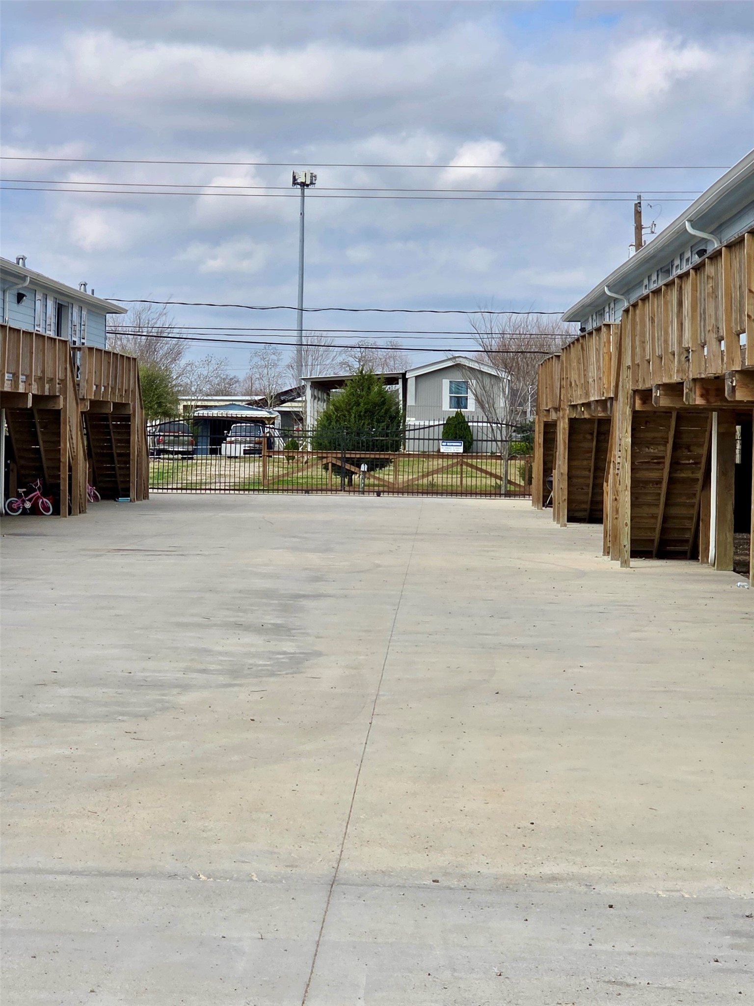 915 24th Street Dickinson, TX 77539 - Photo 4 of 10