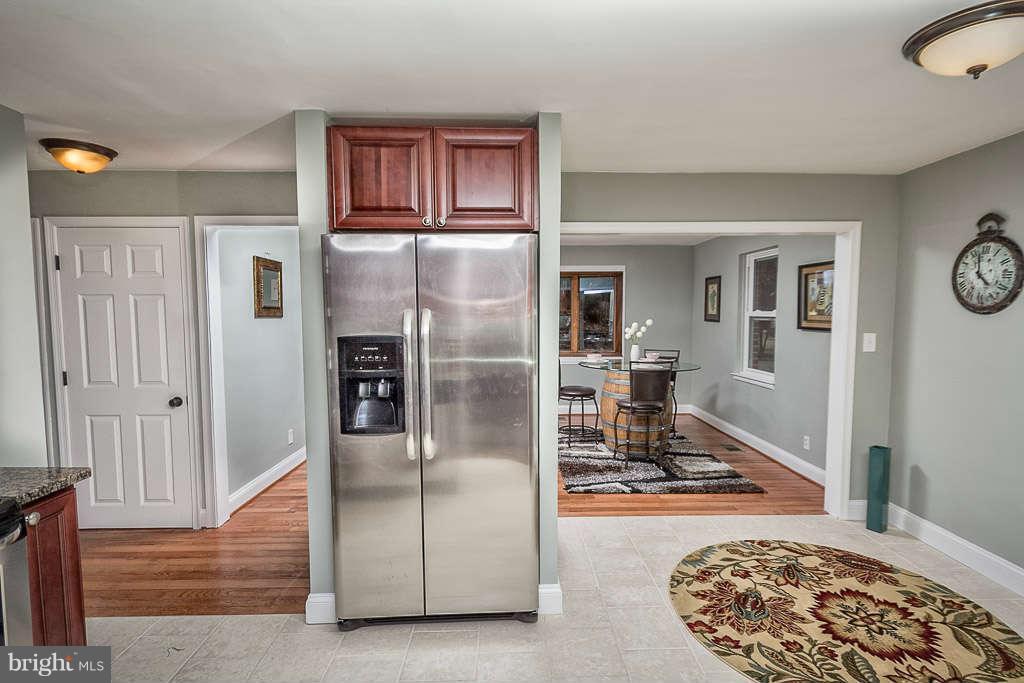 600 McHenry Road Baltimore, MD 21208 - Photo 3 of 29 Kitchen