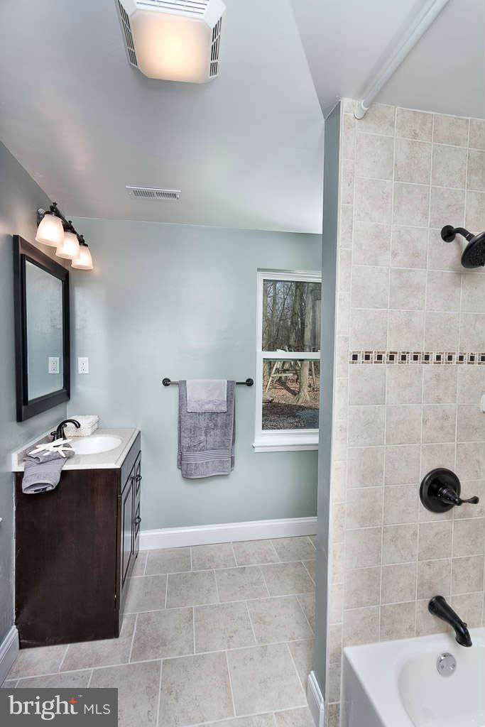 600 McHenry Road Baltimore, MD 21208 - Photo 26 of 29 Bath
