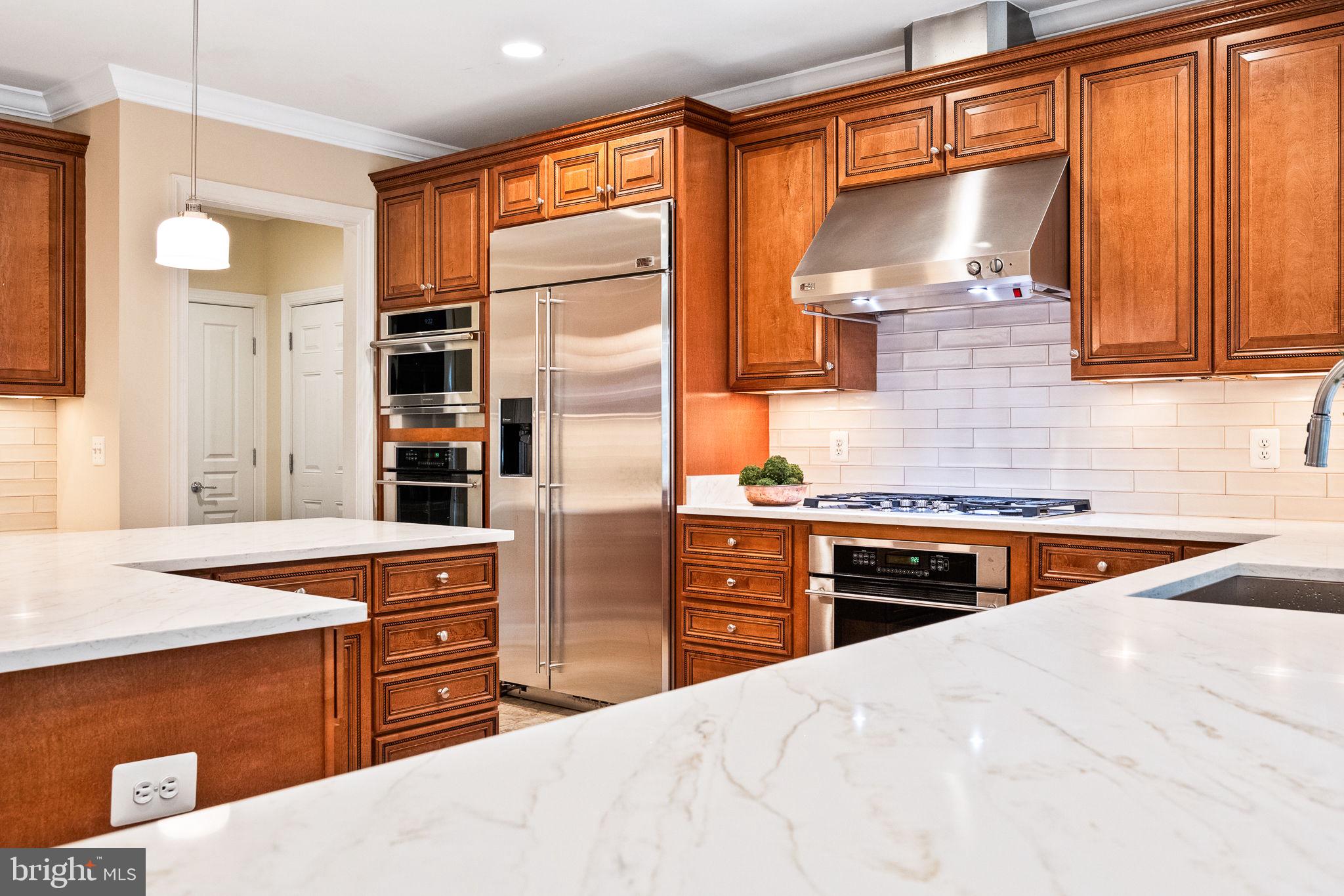 20899 McIntosh Place Leesburg, VA 20175 - Photo 7 of 69 Updated kitchen