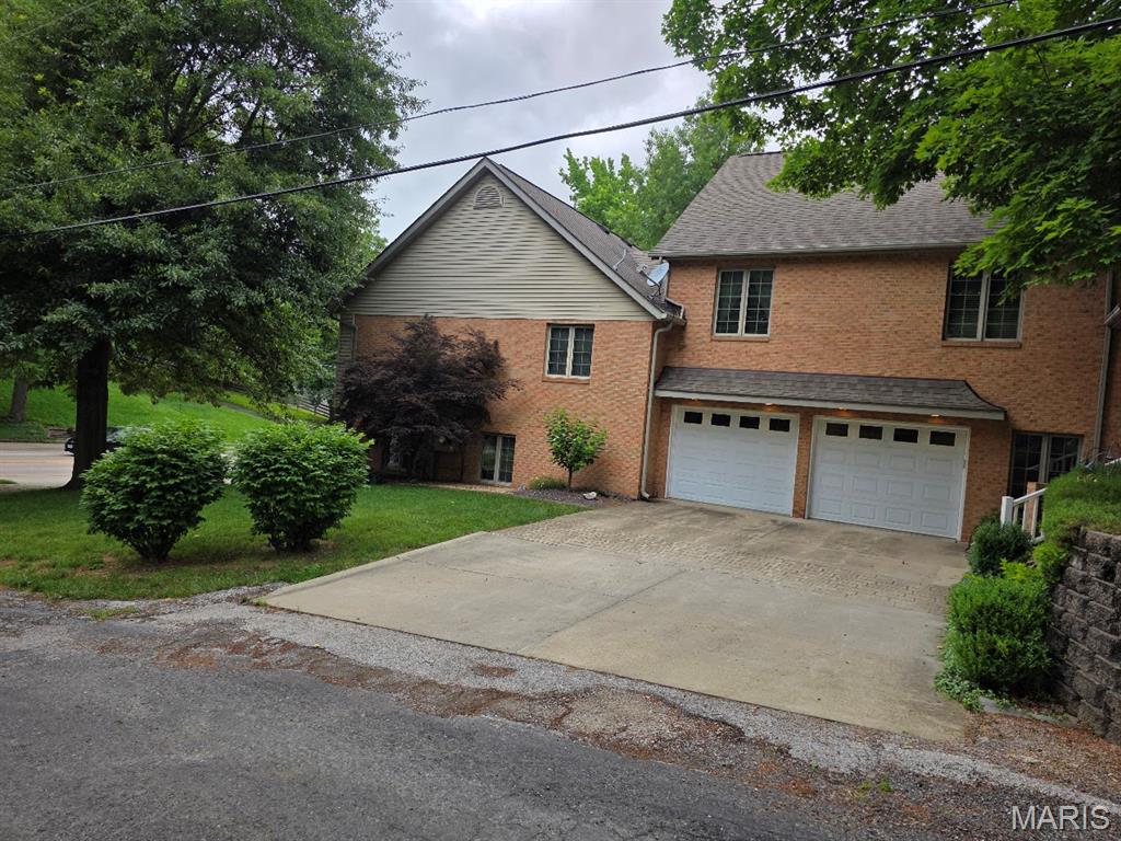 302 Lorean Drive Troy, IL 62294 - Photo 3 of 45