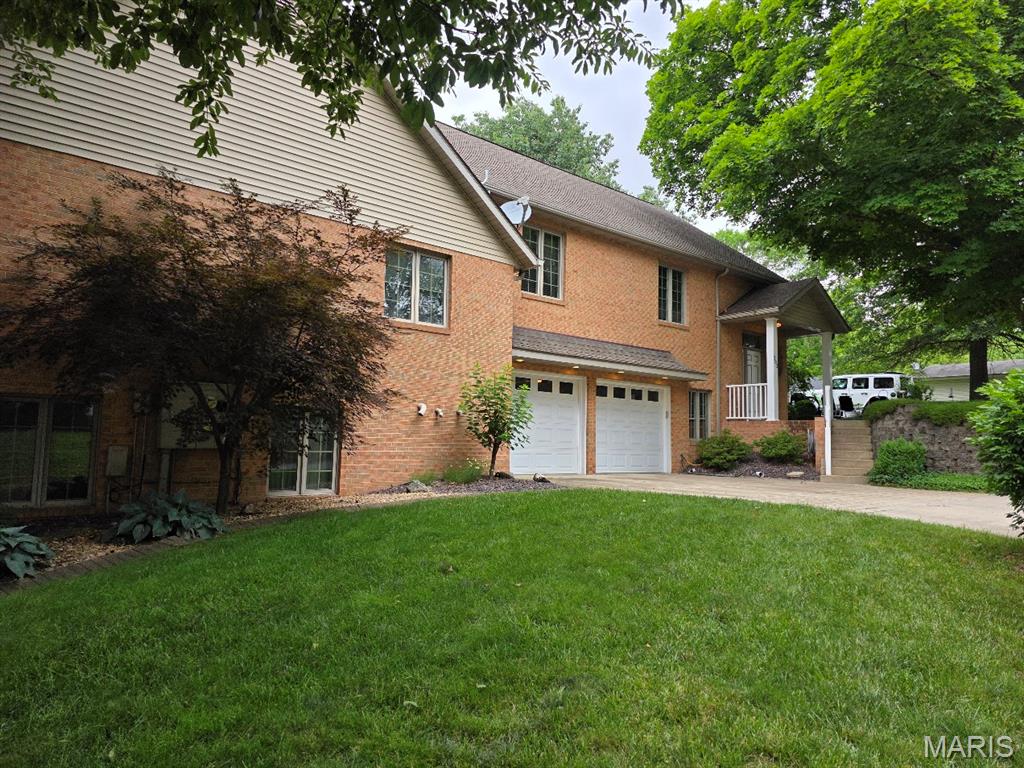 302 Lorean Drive Troy, IL 62294 - Photo 4 of 45