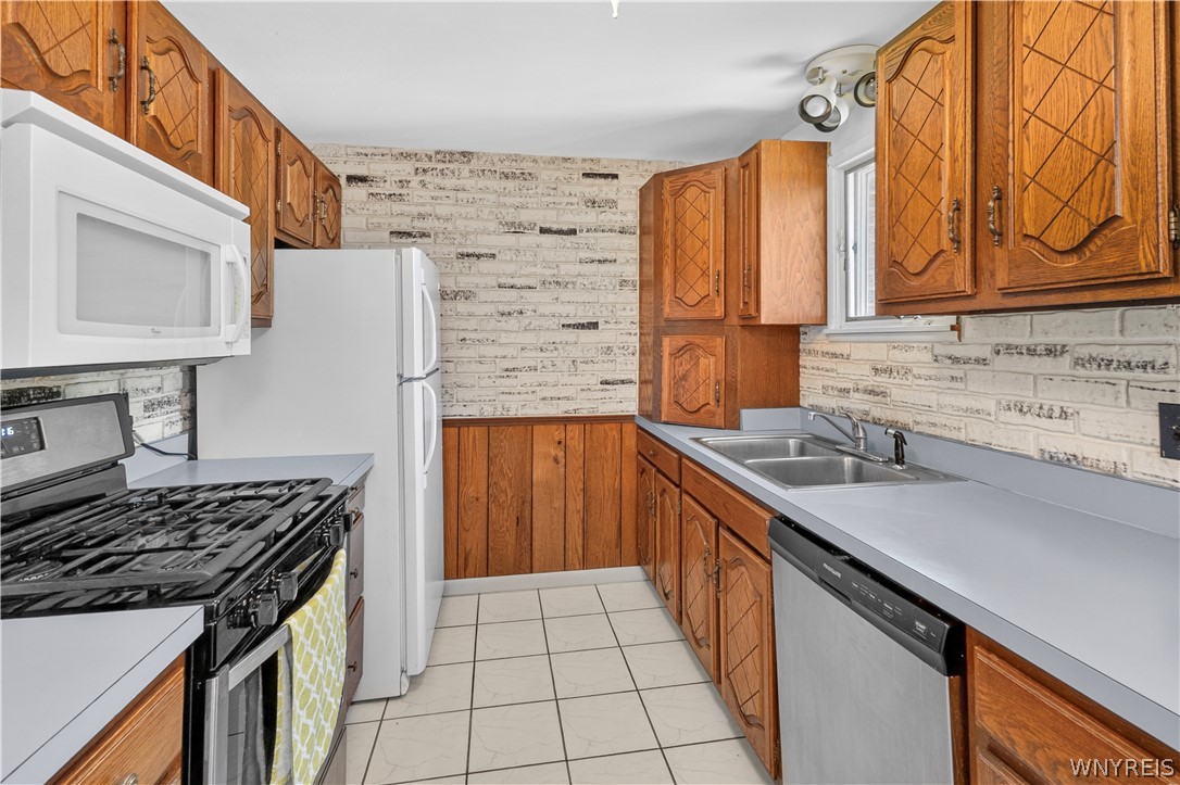 5654 Sterling Road Hamburg, NY 14075 - Photo 10 of 33