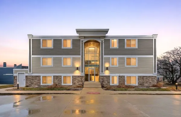 $319,900 | 223 North Shore Drive, Unit 308, South Haven, MI 49090