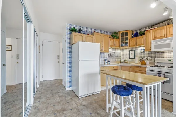 $319,900 | 223 North Shore Drive, Unit 308, South Haven, MI 49090