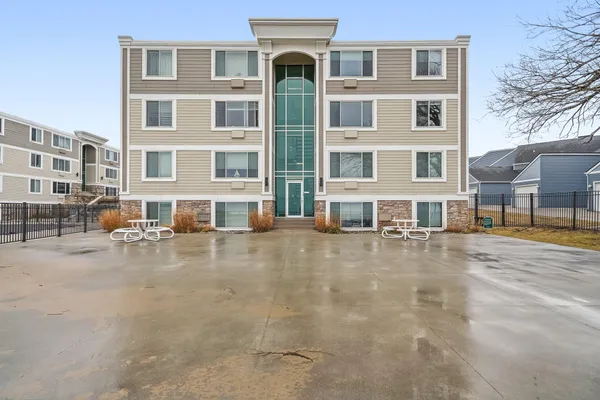 $319,900 | 223 North Shore Drive, Unit 308, South Haven, MI 49090
