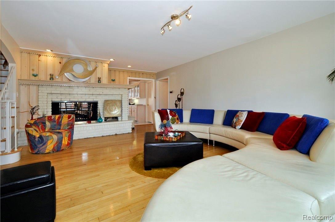 798 Middlesex Road Grosse Pointe, MI 48230 - Photo 5 of 36 5.jpg