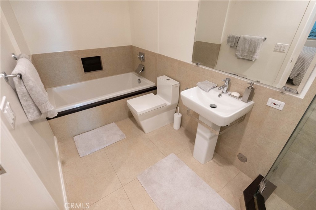 558 Cliff Drive Laguna Beach, CA 92651 - Photo 11 of 25 a utility room with dryer and washer