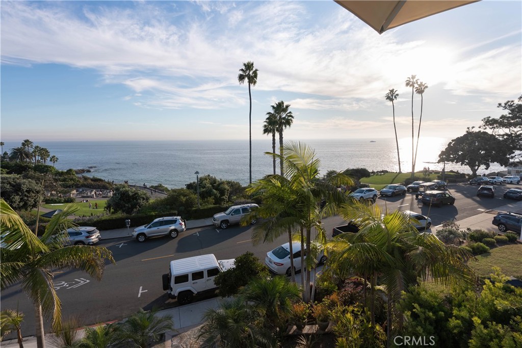 558 Cliff Drive Laguna Beach, CA 92651 - Photo 4 of 25