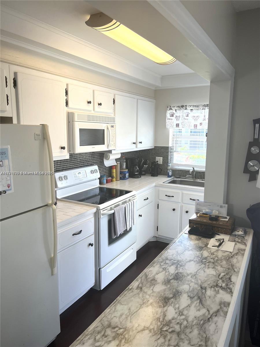 5300 Washington Street, Unit H237 Hollywood, FL 33021 - Photo 5 of 11