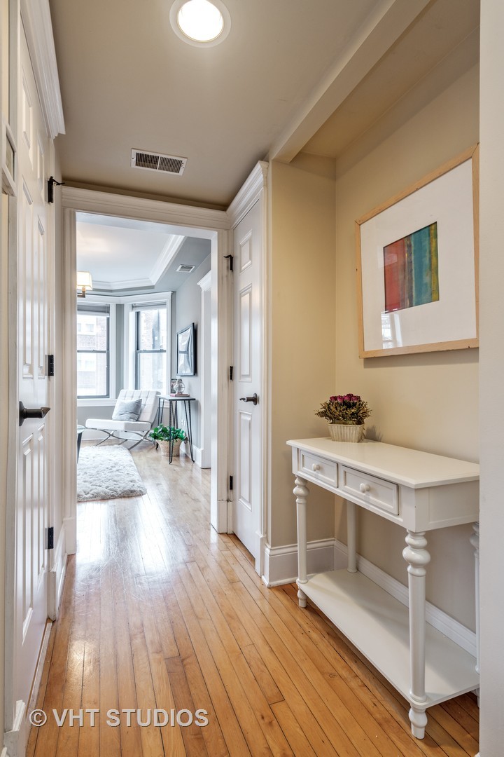 2336 West Roscoe Street, Unit 2F Chicago, IL 60618 - Photo 6 of 9