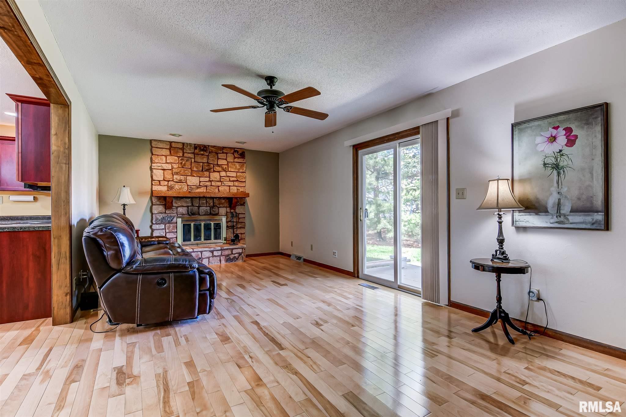 2613 Cardifs Avenue Springfield, IL 62704 - Photo 9 of 39 Gallery Image 9